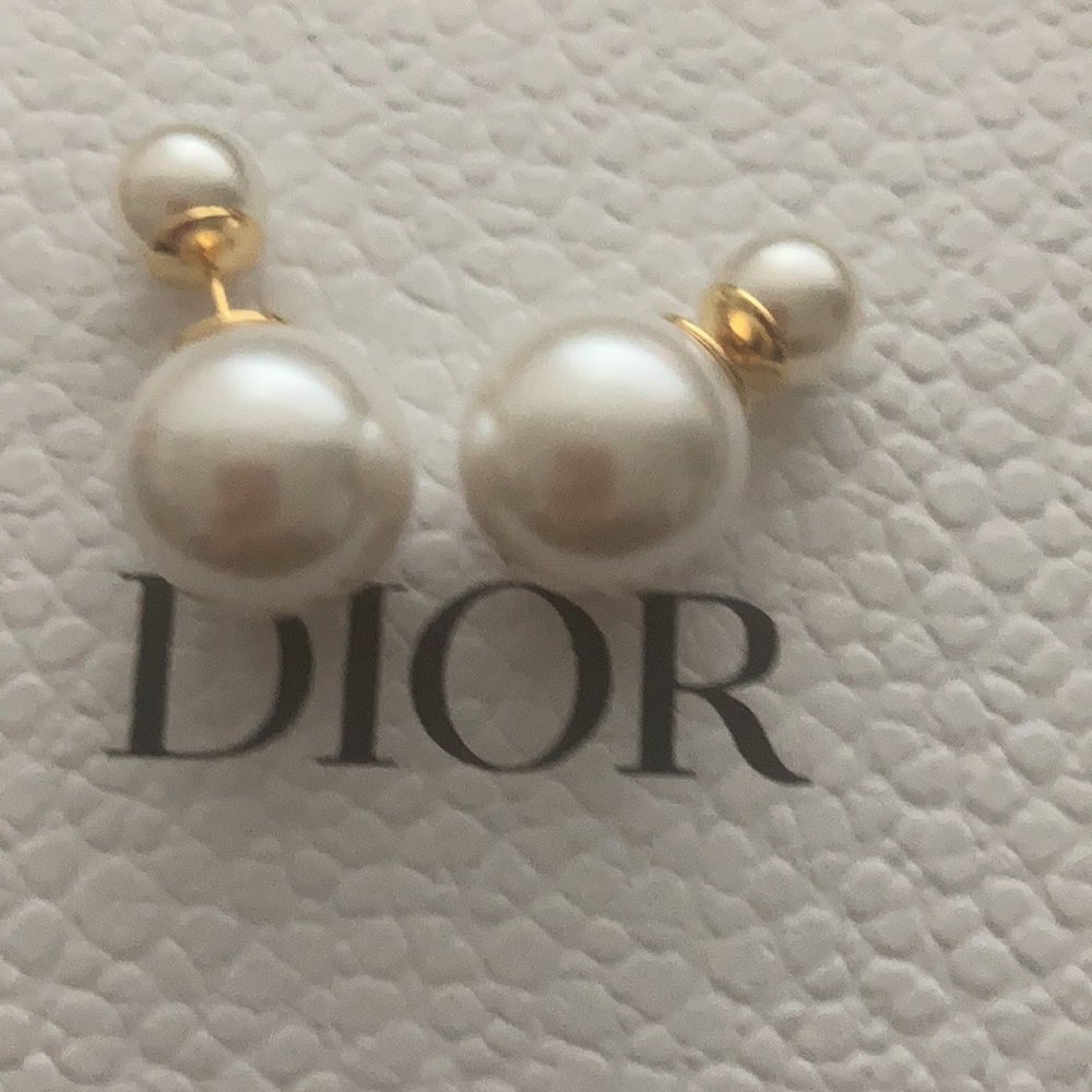 Dior Mise Pearl Earrings